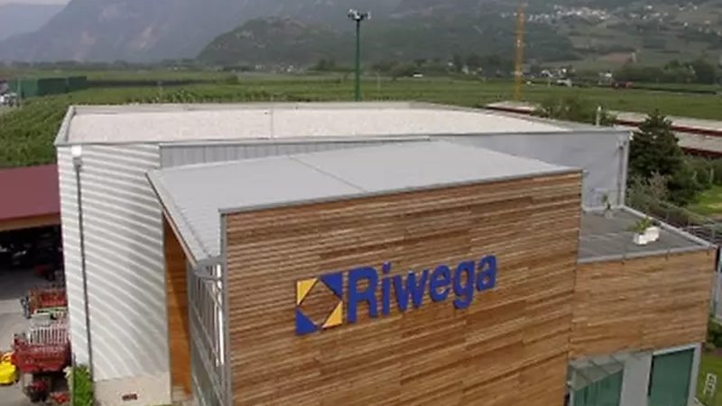 在卫生间二次防水施工中，选择合适的防水材料至关重要。以下是一些常见的防水材料：